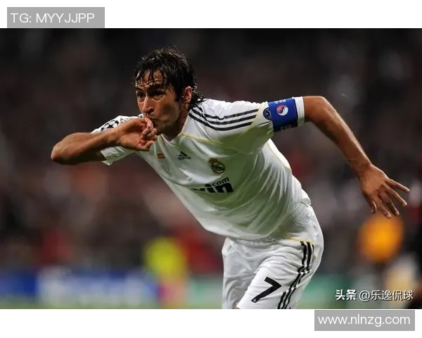 超强足球球星缔造绿茵传奇引领世界足坛辉煌新时代