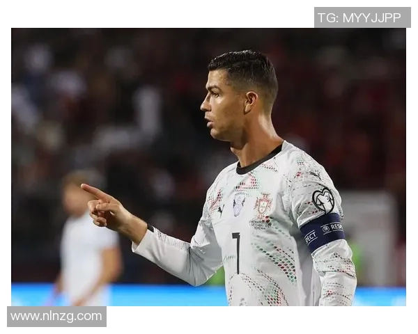 葡萄牙足球巨星C罗展现卓越球技成就与辉煌生涯回顾